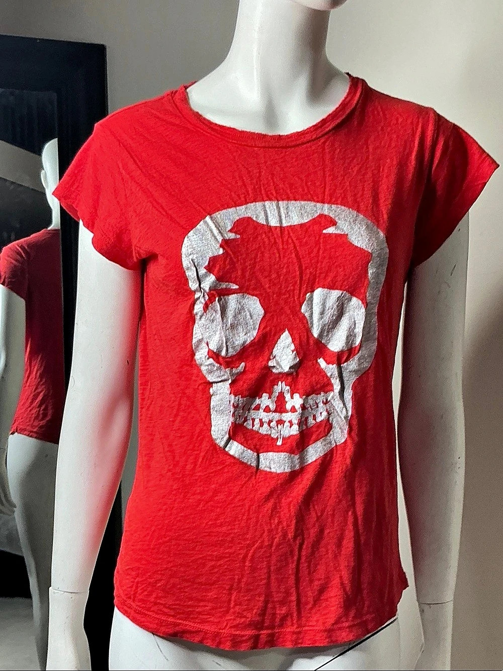 Skull Graphic Short Sleeve Tee in Red